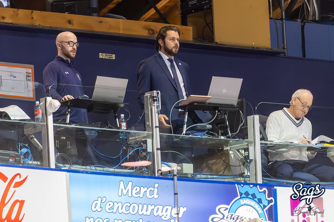 ParadisM1144's tweet photo. Always a pleasure playing in Chicoutimi ! Especially with my good friend beside me💪🏻 #LHJMQ https://t.co/mveazimXkp