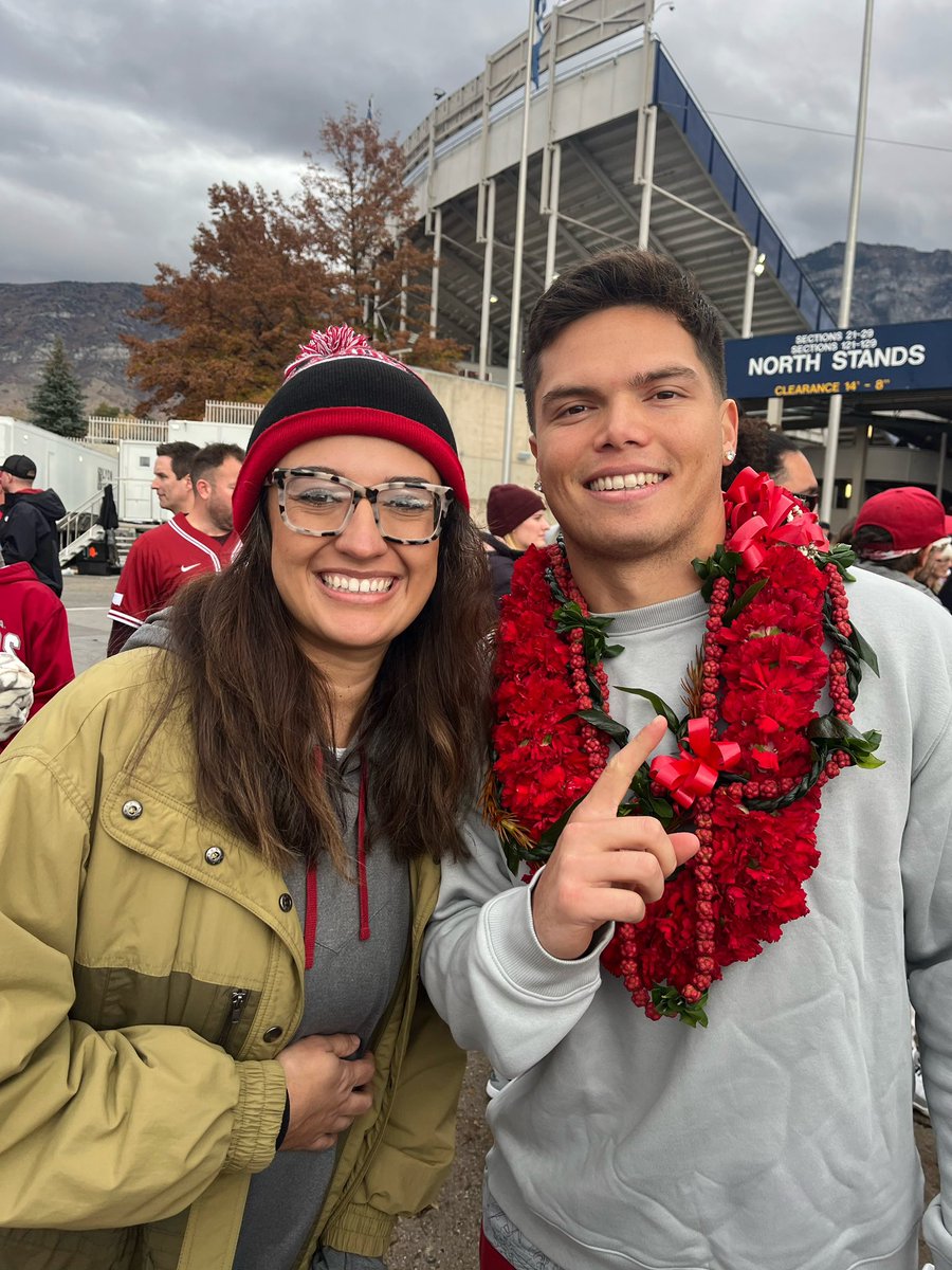 maddikthompson's tweet photo. Once you’re apart of #SoonerNation, you’re always apart of SoonerNation! Go get that ‘W’ @_dillongabriel_ and @oregonfootball! #Sooners #BoomerSooner #GoDucks https://t.co/I16MPtnqB7