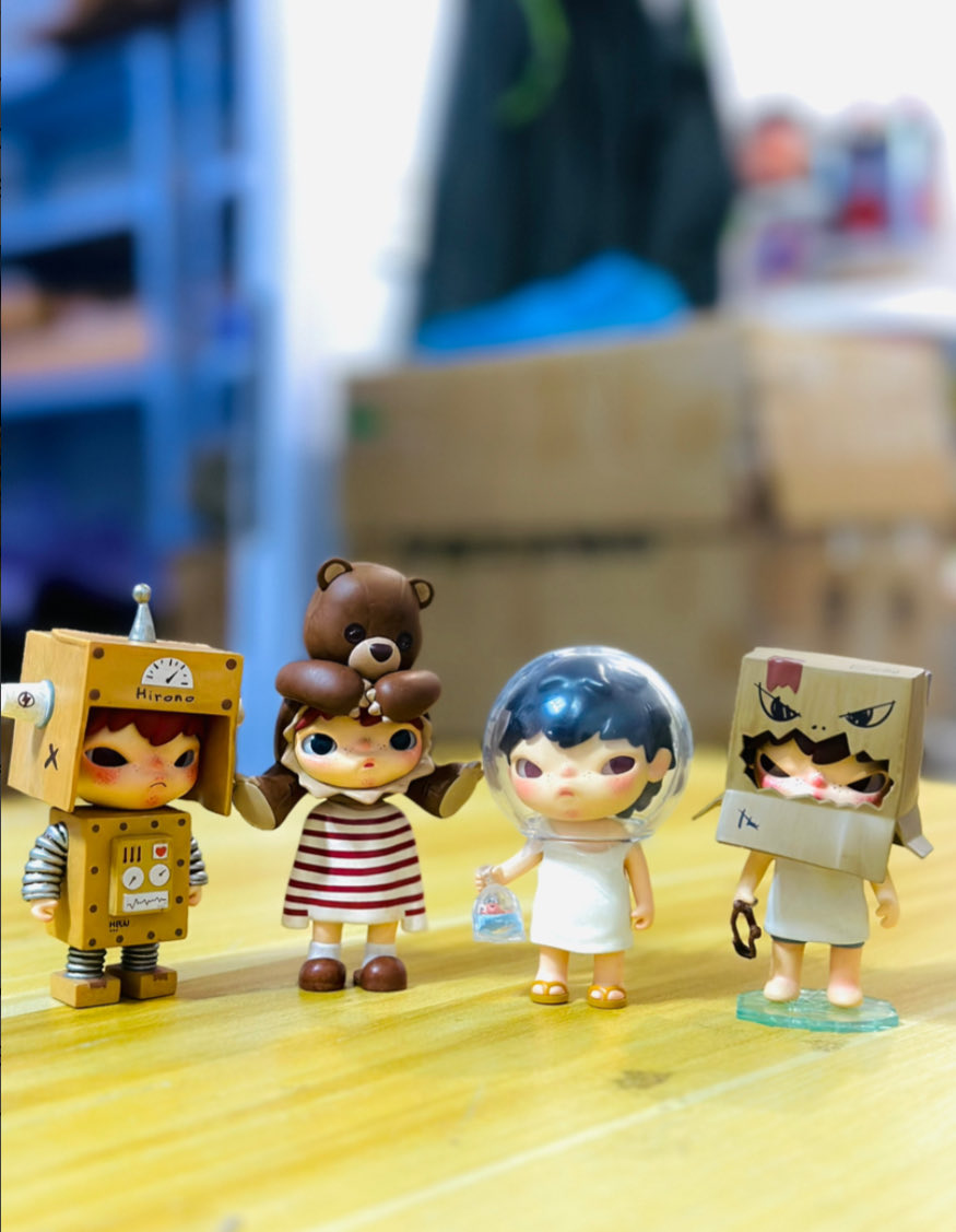 Suno_13's tweet photo. Hirono Little Mischief Series Blind Box Popmart aviator robot destroyer float manacle persona ragpicker boiling frog pretender birdman protector losse fish Blind box COMPLETE STOCKS

https://t.co/yR1dBFUvXG

WTS LFB PH
🩵 authentic  
🩵 sealed
🩵 brand new
🩵 ready to ship https://t.co/NExazIW3o9
