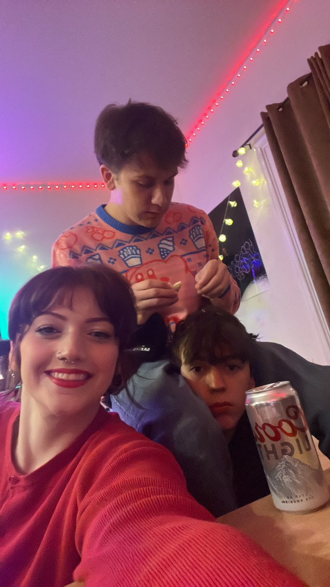 draghag69's tweet photo. I love my poly relationship 😊 https://t.co/4ZqJzNoXKe