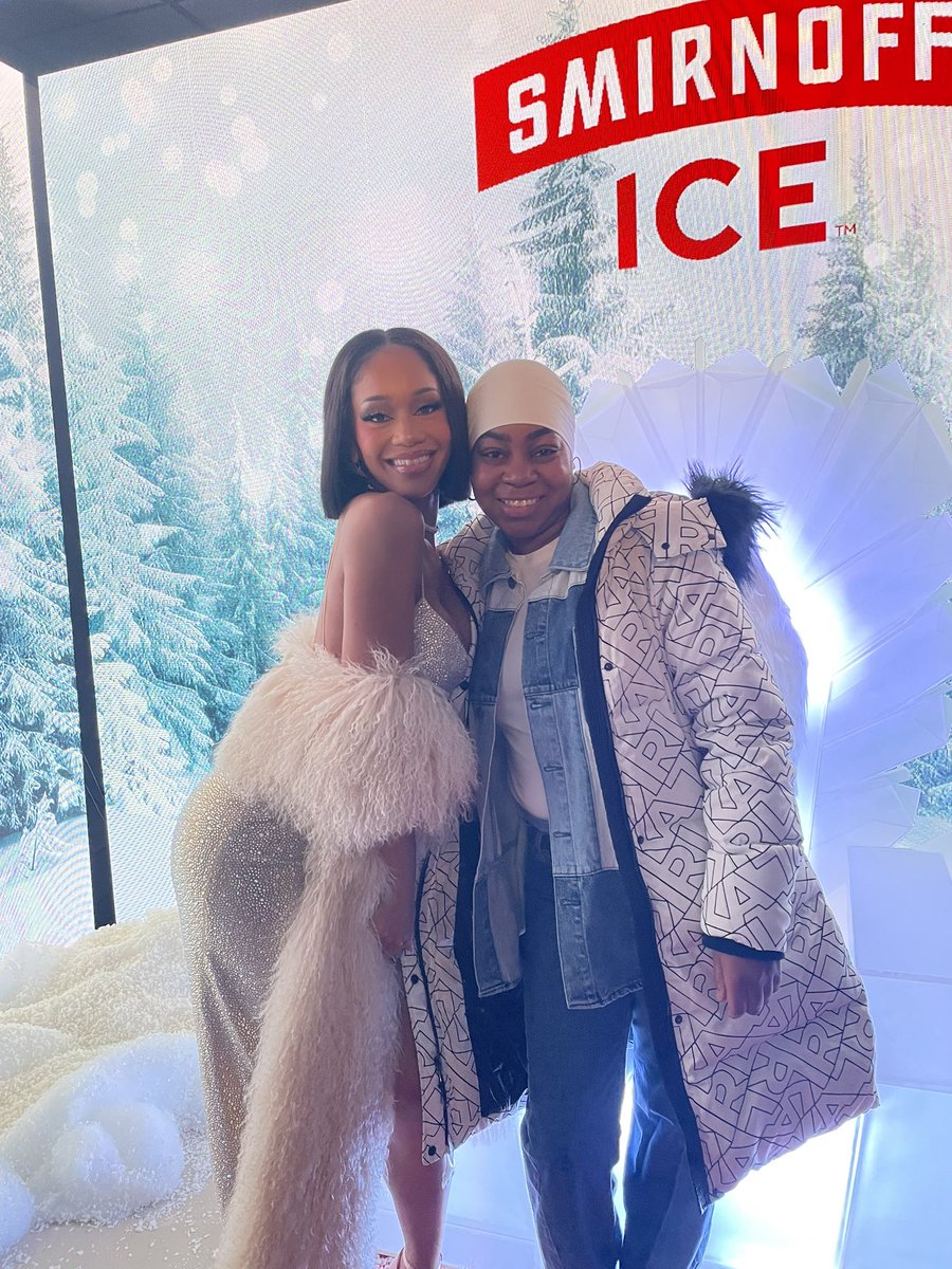UrbanFashSense's tweet photo. When you just meet but the feeling is mutual 🥹🤍
#IcyGirl @saweetie x @SmirnoffUS 🎄 Pop Up Shop
#smirnoffxsaweetie #nyc #urbanfashionsense #BigSanta https://t.co/0UNQqNnTei