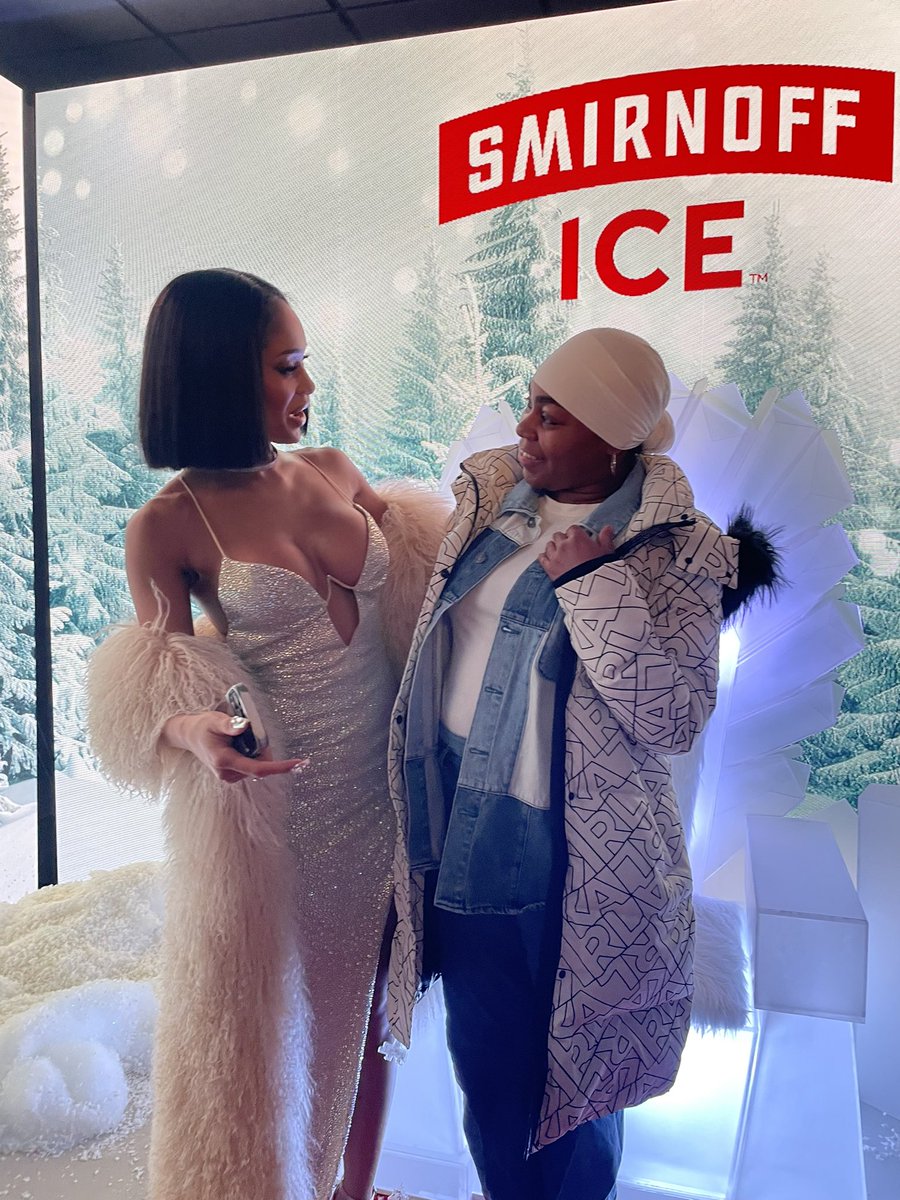 UrbanFashSense's tweet photo. When you just meet but the feeling is mutual 🥹🤍
#IcyGirl @saweetie x @SmirnoffUS 🎄 Pop Up Shop
#smirnoffxsaweetie #nyc #urbanfashionsense #BigSanta https://t.co/0UNQqNnTei