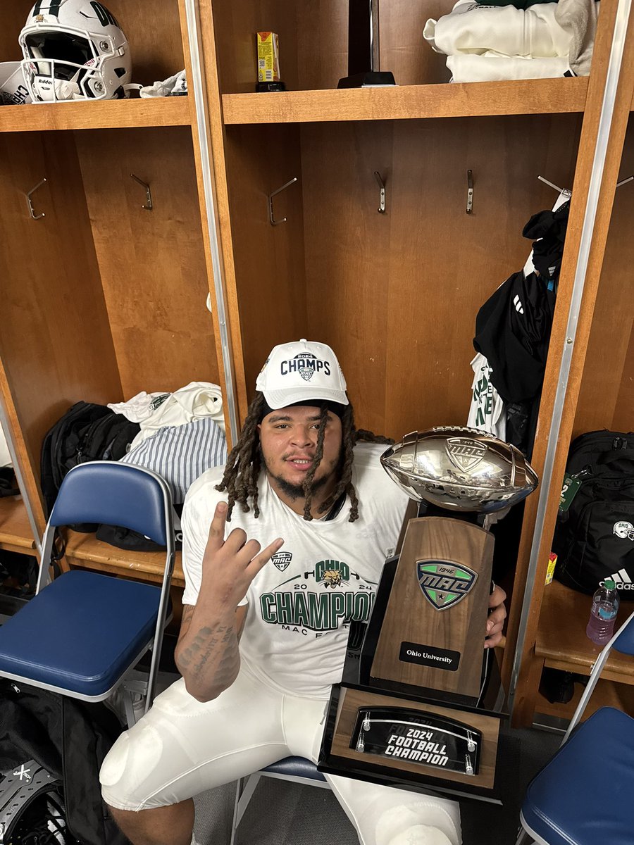 CamRice4355's tweet photo. CHAMPS!!!😼🟢⚪️ https://t.co/B3AW6oYuhc