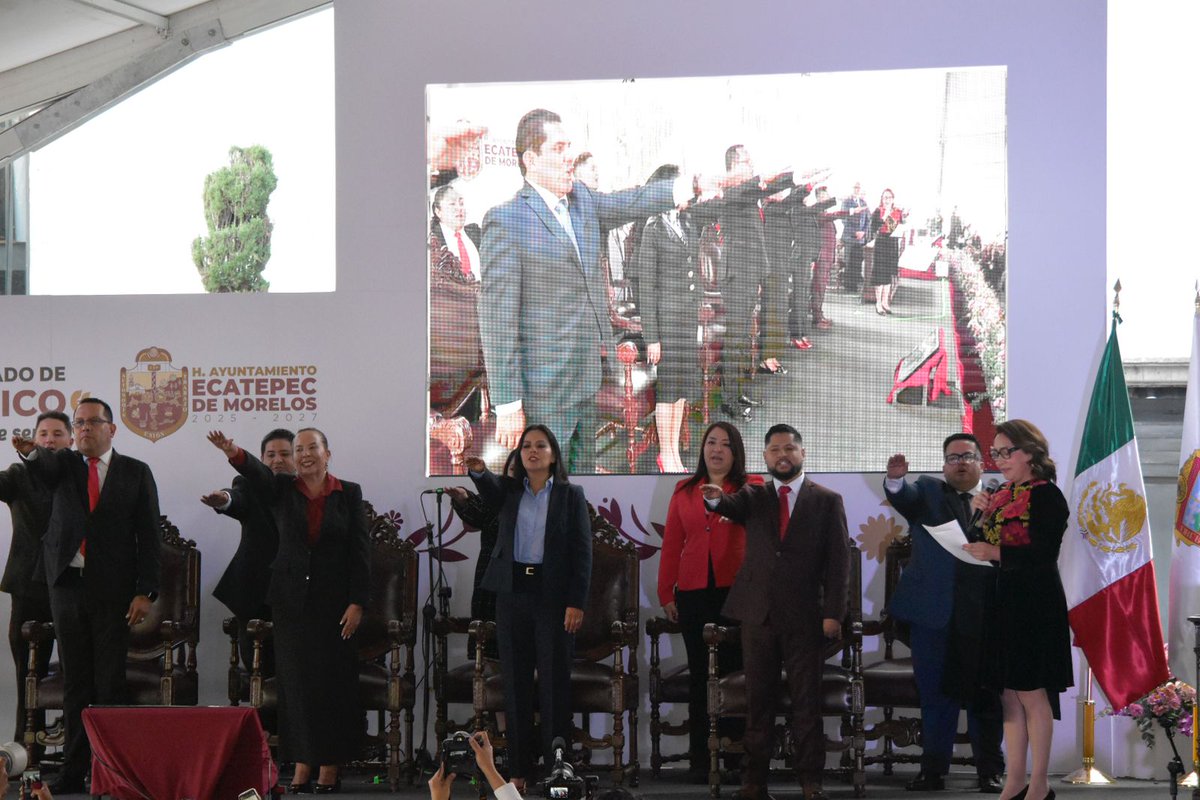 Énfasis Comunica (@enfasiscomunica) on Twitter photo Durante su toma de protesta como presidenta de Ecatepec <a href="/azucenacisneros/">Azucena Cisneros</a> expresó que es posible un cambio con honestidad en el municipio invitando a construir "Ciudad Ecatepec, segura, de derechos y servicios", en representación del <a href="/Edomex/">Gobierno del Estado de México</a> acudió el Secretario <a href="/horacioduarteo/">Horacio Duarte Olivares</a> Durante su toma de protesta como presidenta de Ecatepec <a href="/azucenacisneros/">Azucena Cisneros</a> expresó que es posible un cambio con honestidad en el municipio invitando a construir "Ciudad Ecatepec, segura, de derechos y servicios", en representación del <a href="/Edomex/">Gobierno del Estado de México</a> acudió el Secretario <a href="/horacioduarteo/">Horacio Duarte Olivares</a>