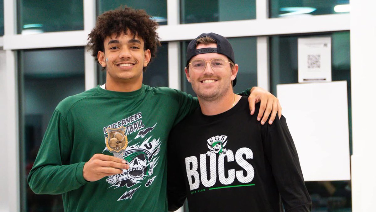 pmathieson12's tweet photo. 1,767 yards
22 TDs

Fun year for the 2024 Buc QB room 🏴‍☠️

@GHSbucsfootball 

#JaydO #CurtyBirdy https://t.co/UClIK1OoDj