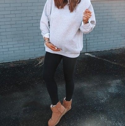 CcrinaDeLuca's tweet photo. Baby Bump alert . 💜 https://t.co/nEGds53r8P