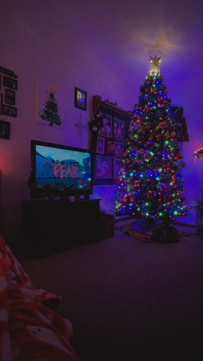 YahGirlBri's tweet image. 👻🎄 #ProjectFear