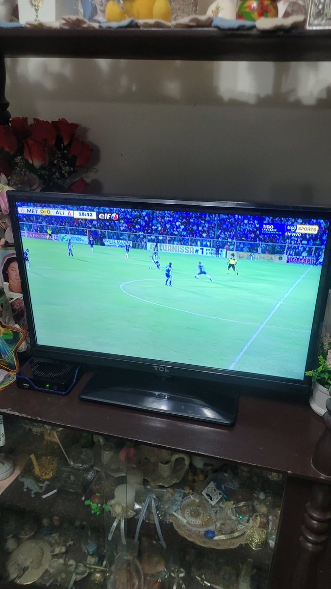 Schicardon's tweet photo. @gordorodriguez en sintonia de Tigo Sport esperando que Metapan haga lo suyo este día, saludos Kevin un fuerte abrazo mi estimado amigo https://t.co/xrD0CqkPJf