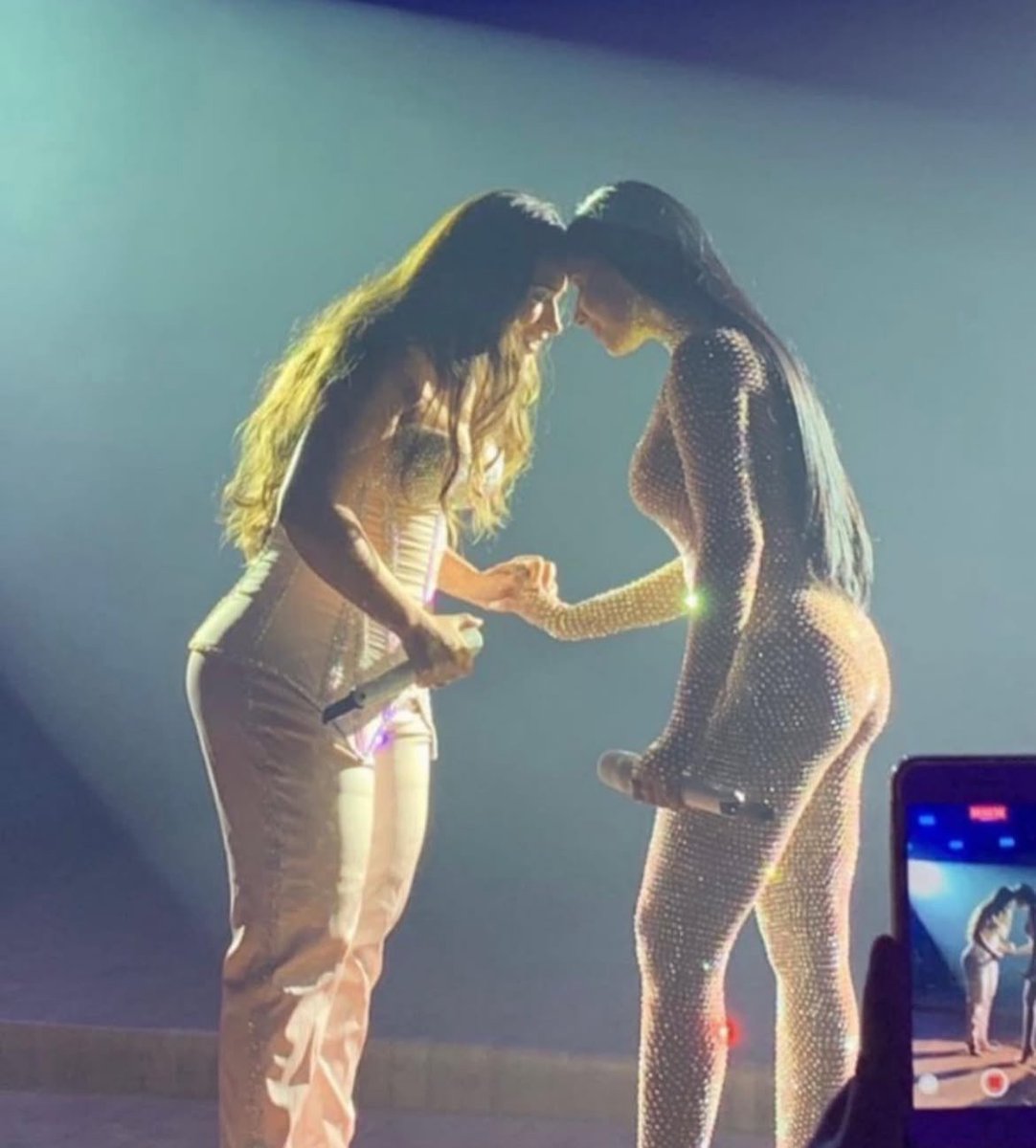 fciveteses's tweet image. Fico tão triste com essa rivalidade que criam delas duas, a começar dos próprios fãs! Amo tanto essas duas gigantes!!! Juntas ou separadas, elas são incríveis 🤍 #prasempresimoneesimaria #simonemendes #simaria