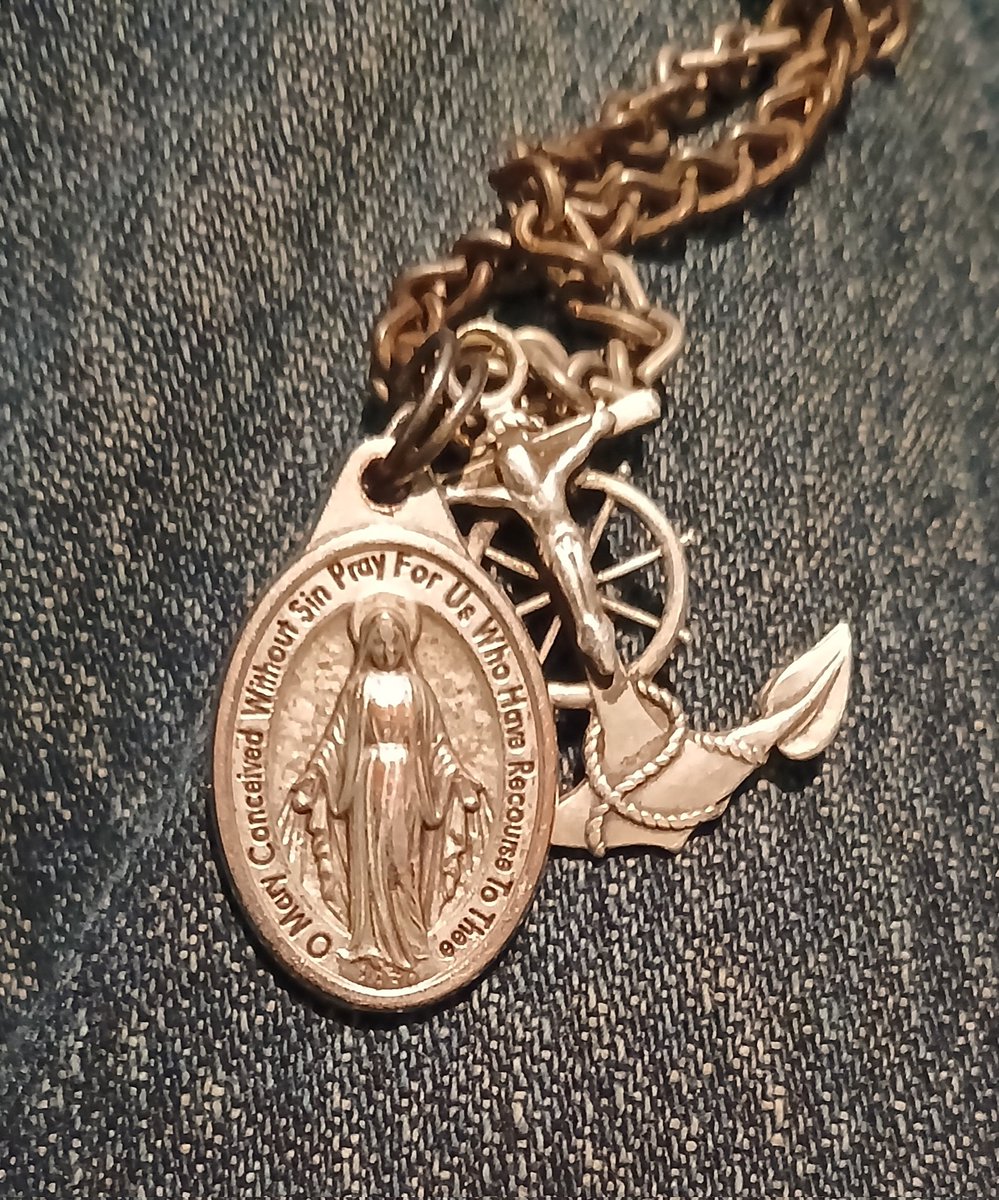 JohnZwicker1's tweet photo. Do folk know how to use the #MiraculousMedal to receive Her promise?
Simple. Wear the medal & recite the inscribed prayer when requesting a grace.
#OurLady will obtain it for you. She promised.
Photo. Mine. Typically tangled up with Her #Scapular :) https://t.co/XSfaKC76jF