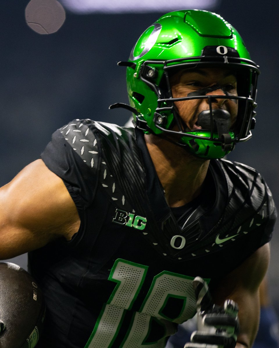 It's Kenyon Sadiq's world, we're just living in it.

ANOTHER TOUCHDOWN FOR 18!

Oregon 14, Penn State 3

#GoDucks x <a href="/KenyonSadiq/">Kenyon Sadiq</a>