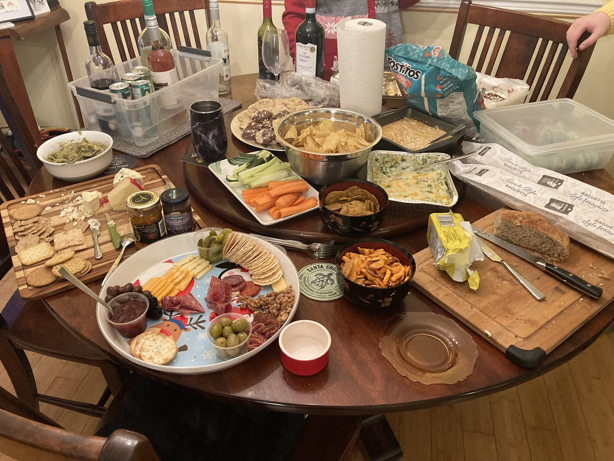 photopidge's tweet photo. Jokes by the undergrads, hilarious games, an epic potluck, and continuing @EcoEvoEvoEco tradition of book battles round out #GotandaLab 2024 holiday party!! #NewPI https://t.co/hstA4Nifr4