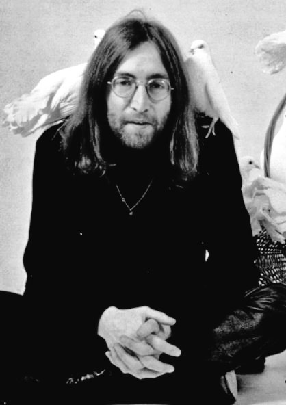marianabrickman's tweet photo. My heart and thoughts are with the Lennons, John's loved ones and all the fans 🤍 The passing of time simply doesn't make sense when we are missing someone so important. Sending a warm hug to everyone. Remember love for John and for one another today https://t.co/OPODJrP6Rw