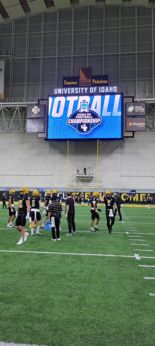 Don't ever take that blue logo for granted. A lot of teams at home this weekend.

#GoVandals