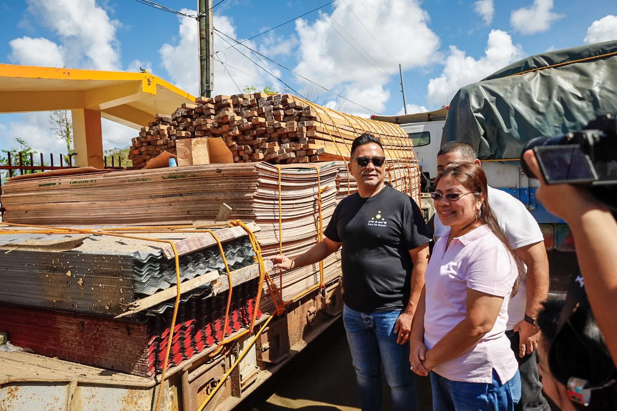 BossTeCua's tweet photo. Thank you, Sen. @jvejercito sa pagbisita ninyo sa Catanduanes, at sa lahat ng inyong tulong. Babangon kami!

#BangonCatanduanes https://t.co/TQn4FkK8Tl