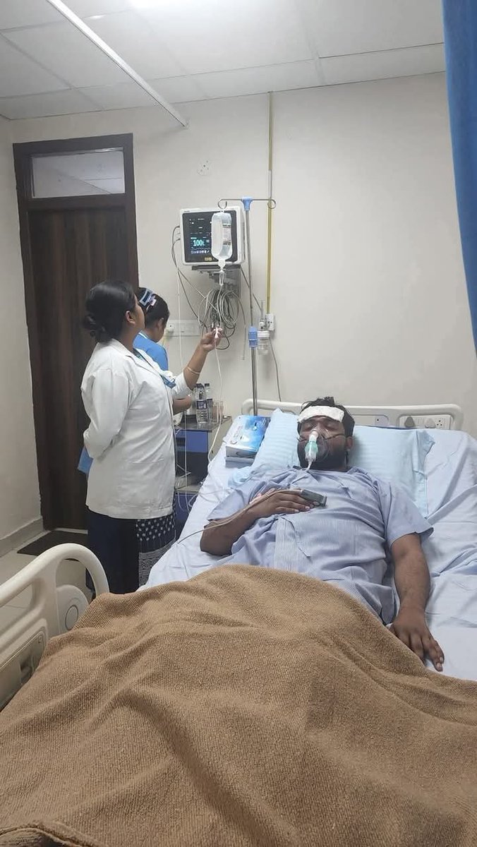 FSatyarthi's tweet photo. शिक्षक साधारण नहीं होता, प्रलय और निर्माण उसकी गोद में पलते है। 
Get well soon #KhanSirPatna 
@BPSC_Network @NitishKumar 
@bihar_police @yadavtejashwi 
@iChiragPaswan @Bihar_se_hai https://t.co/ehrJOEbXfa