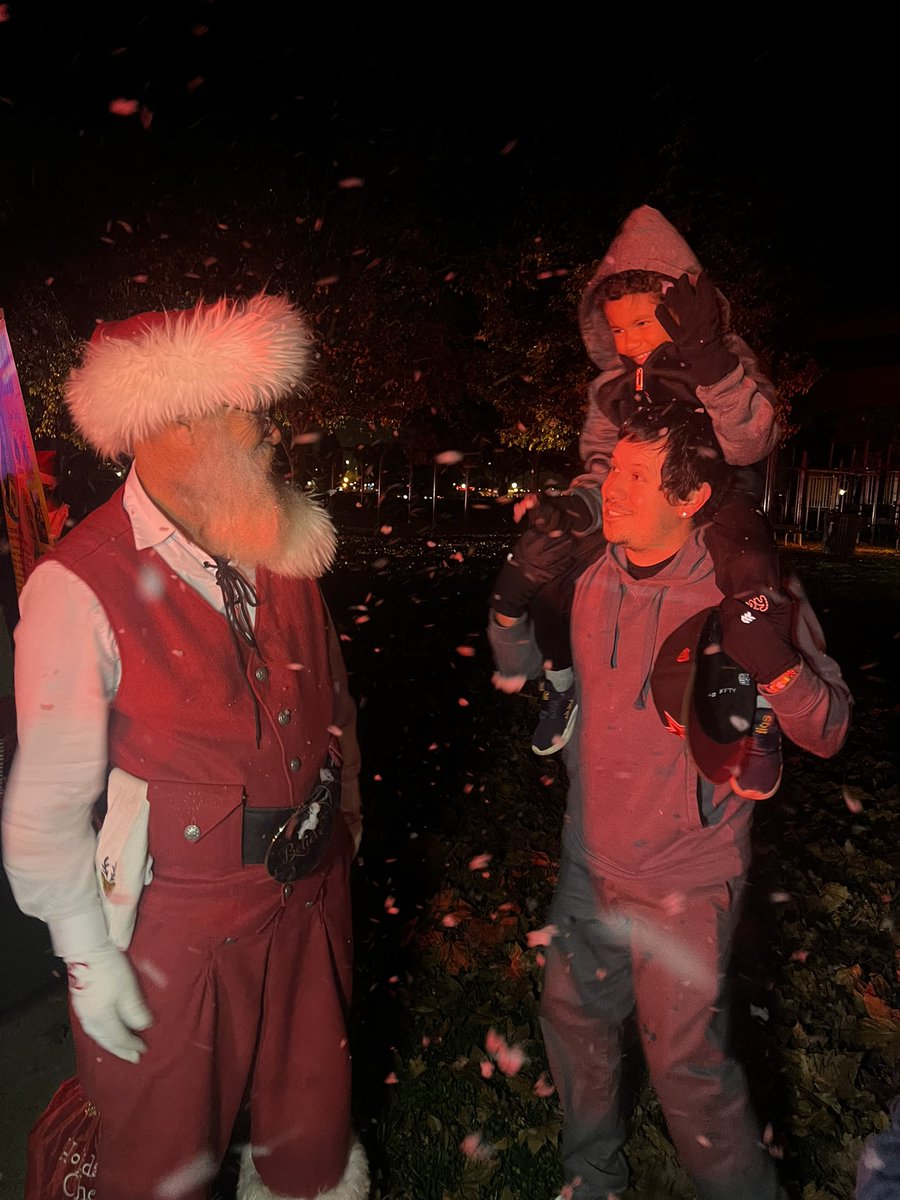 CM_LisaKaplan's tweet photo. First stop is Kokomo Park - Santa is driving over from Station 30 - we are on our way!  Listen for our sirens! #IHSPublicSafety #Station30 #cadets #natomas #santa #firetruck #ONEYouth #snow #Holidaycheer https://t.co/7LTbZgj8c1