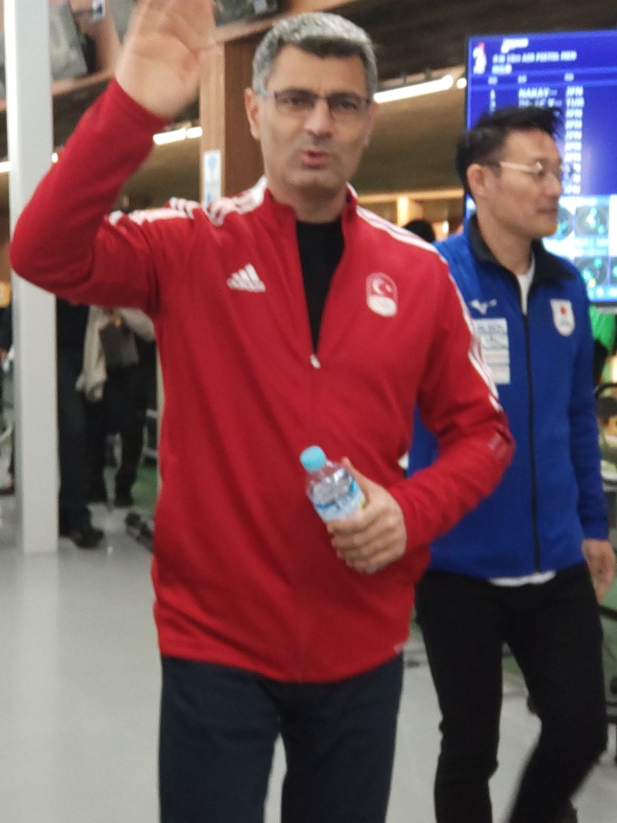 siella623's tweet image. ディケチ選手の競技見に来たんだけど、爽やかな人だしファンサパないわ。
このあと好意でサイン＆２ショ撮影会。

#無課金おじさん #YusufDikec #ユスフ・ディケチ #栃木県ライフル射撃場