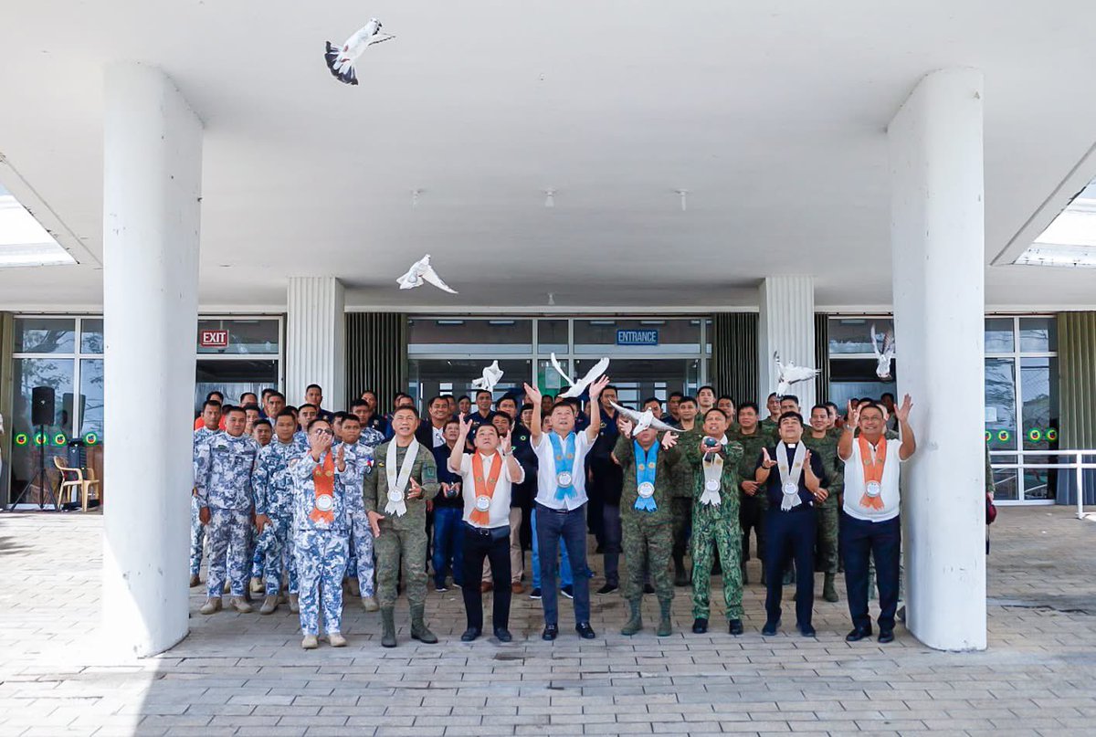 BossTeCua's tweet photo. Catanduanes is the first province in Bicol to have achieve the status of Stable Internal Peace and Security. 

Thank you to all our partners! 

@pnppio, @TeamAFP , @jonvicremulla, @coastguardph https://t.co/pbsUevL0Pp