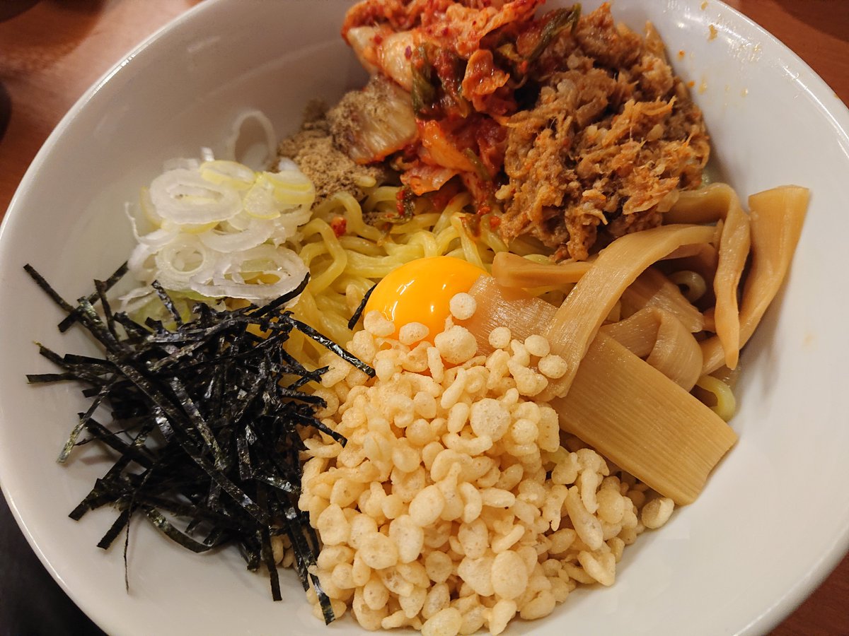 tatsujin_do's tweet photo. 油そば専門店 歌志軒 の 油そば無双焔
トッピングの旨辛キムチは120円~ん
公式HPによると全店共通100円なんだけどなぁ🤔
ウマイよ
#歌志軒 #ラーメン好きな人と繋がりたい #油そば #岐阜市 #XZ2compact https://t.co/Tj7icI90wm