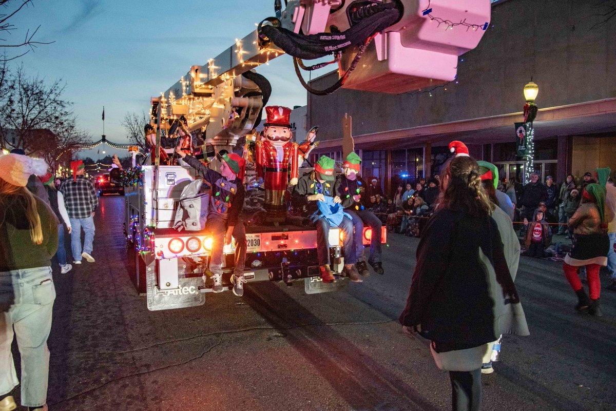 We loved having so many of our #YubaWater teammates join us to celebrate the annual Marysville Christmas Parade tonight! Mix that with so many residents coming out to enjoy the festivities...and - of course - the perfect weather, who could ask for a better night?! Happy holidays!