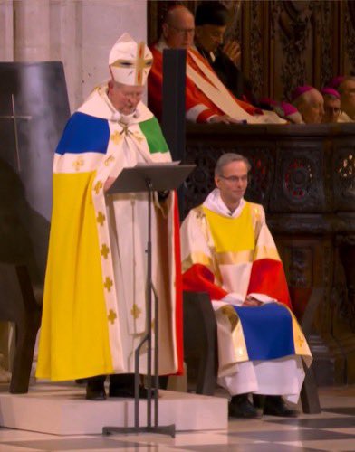 Resistance_SM's tweet image. Le sacré portés disparus, les Évêques  portent des couleurs qui ne correspondent à rien. #Blasphème le mal contre le bien 
#CathédraleNotreDameDeParis