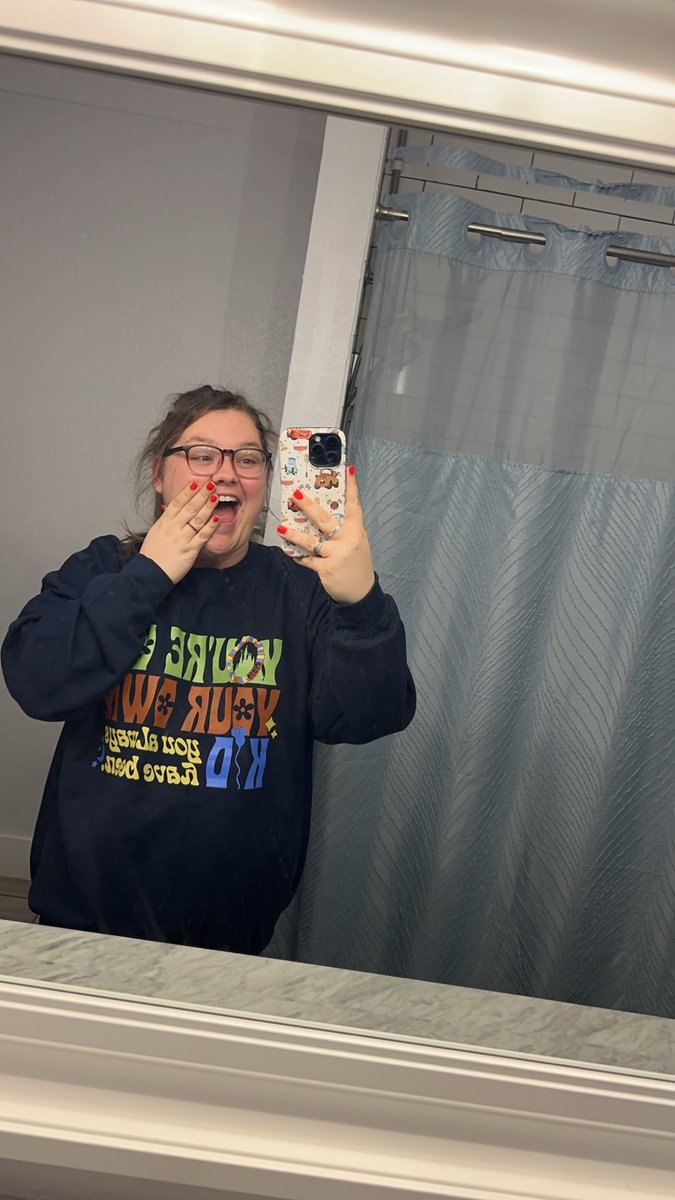 NoitsKatie89's tweet photo. My @LostBrosTweets merch came in the nick of time to cross the same bridge as Taylor one last Saturday night. #YOYOK https://t.co/2cU9pZzfas