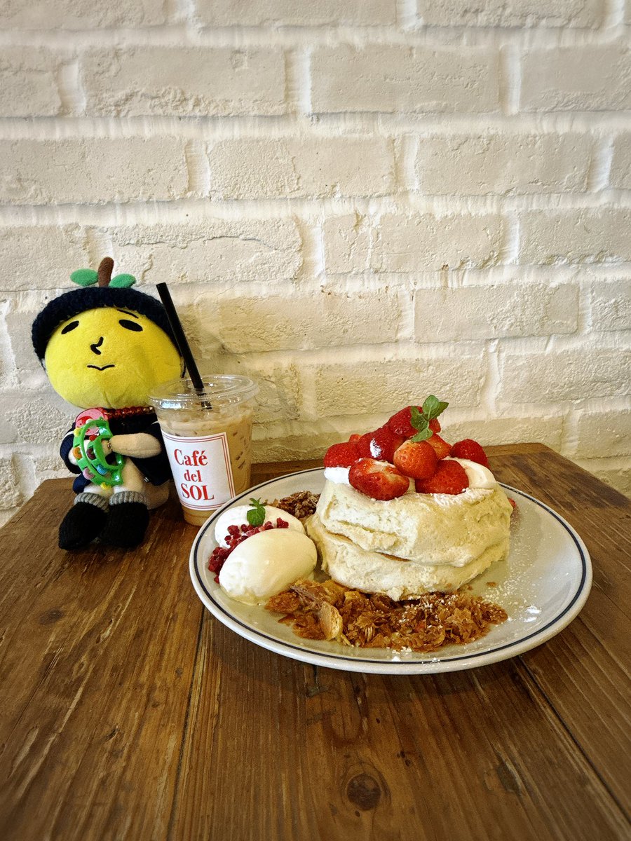 yuzuko841's tweet photo. 朝からーパンケーキ🥞❤️

ふわふわで美味しそーーー🍓
いただきます😋

 #Cafedelsol 
 #パンケーキ
 #ゆず太郎 https://t.co/A3pjHskalC