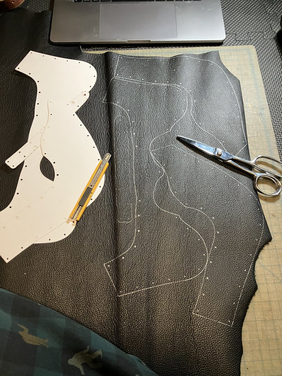 armored_dragon's tweet photo. Spent several hours imperceptibly tweaking the hood pattern from my latest pup hood, aiming for making it work with glasses. I aaaalmost got it working right. Gonna need to move the snap though because it’s right at the height of the glasses’ bridge. https://t.co/6h5xoMh9CE