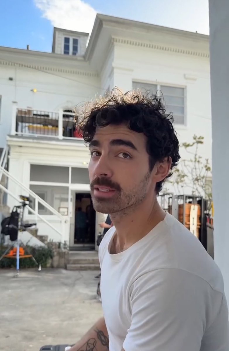 strangersjonas's tweet photo. QUÉ SON ESTAS FOTOS https://t.co/xrO1cJKNMK