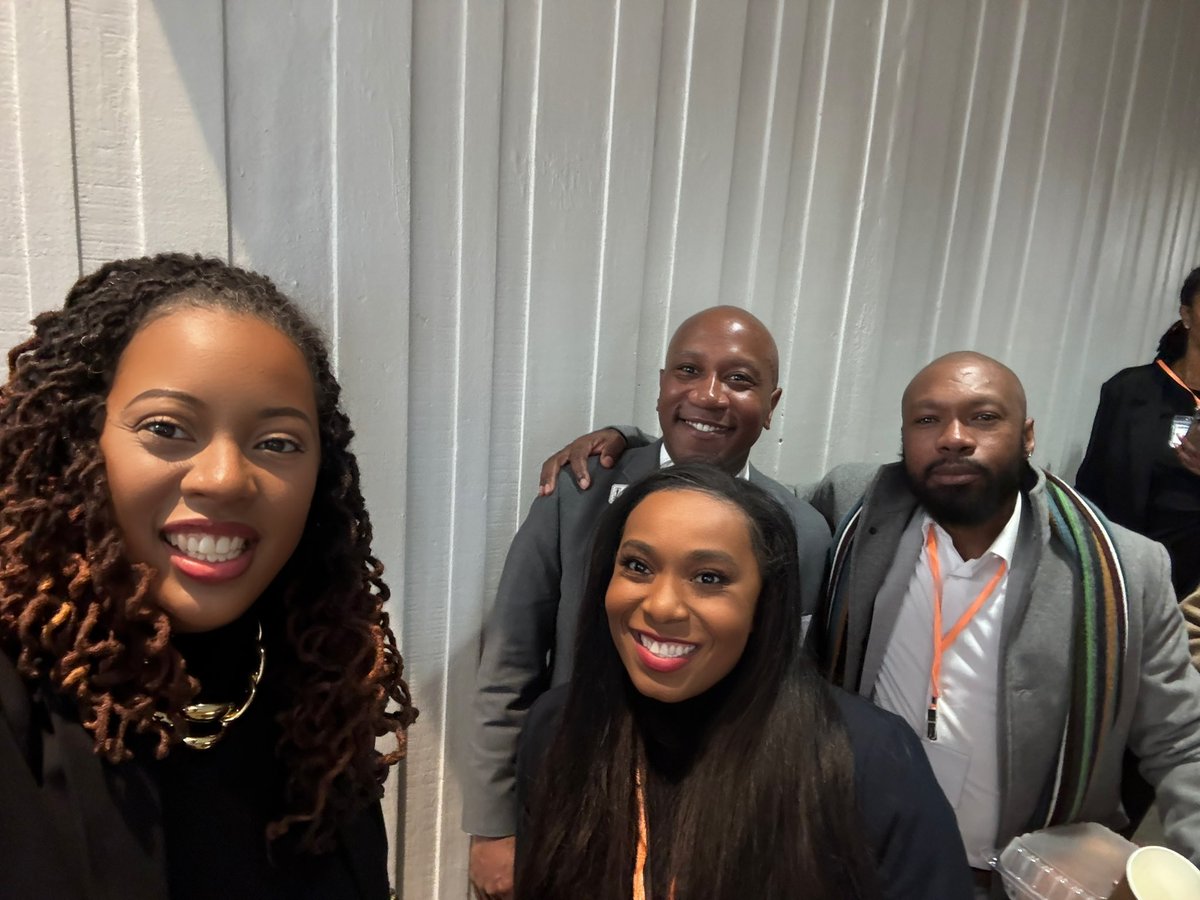 LeadLearnRox's tweet photo. Had an incredible learning experience at Mercer today! I gained invaluable insights from an engaging superintendent panel and dynamic presenters like Eunika Ayers. Grateful for the opportunity to be part of a legacy of leaders! #Leadership #MercerUniversity #FutureLeaders https://t.co/FZX2ORJ3ZT