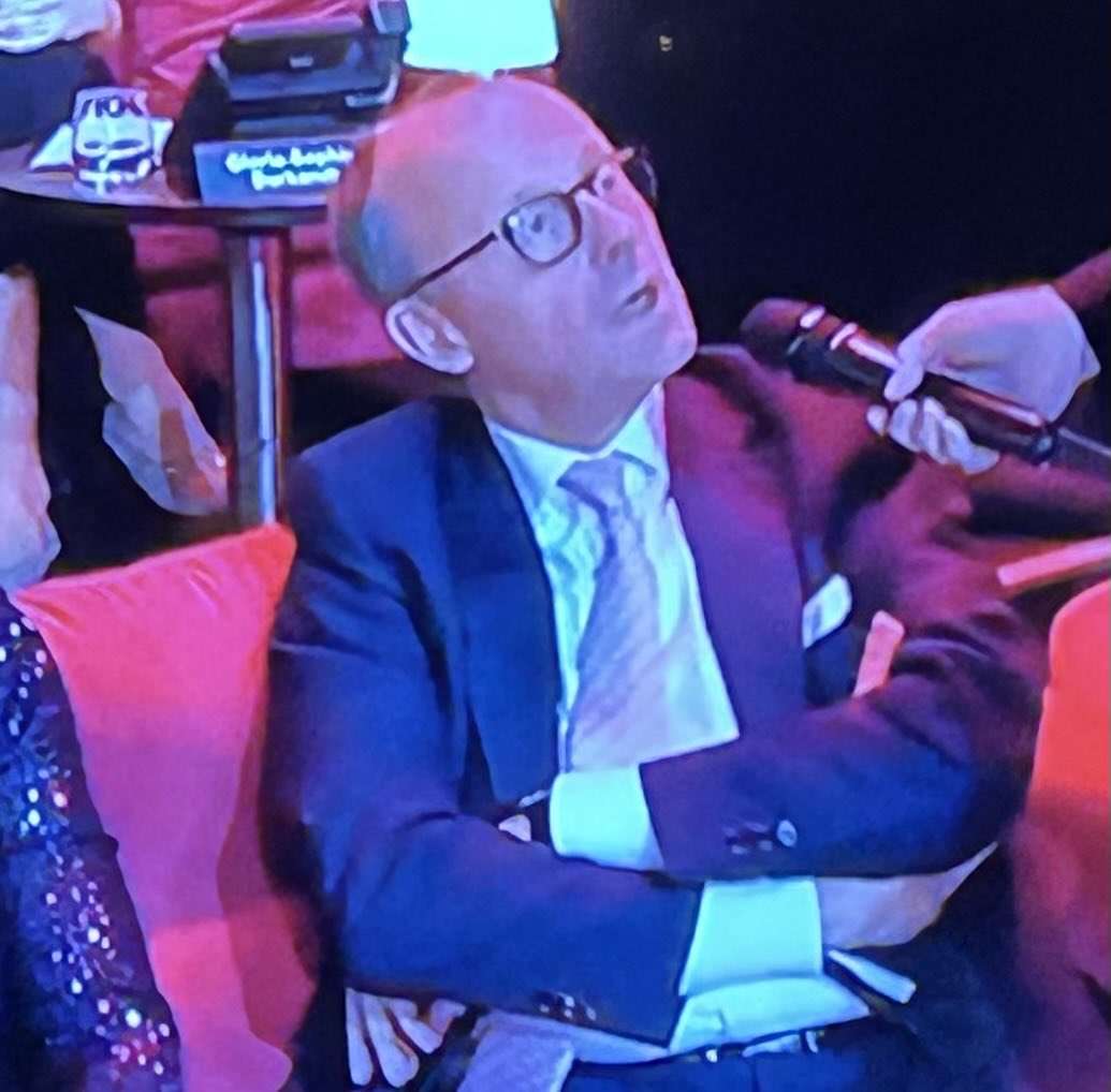 Climate_Inform's tweet photo. Wenn ich 12 Mio. € habe und dann zum Jahresende in den Umfragen bei 30 % liege, dann gebe ich ein Viertausendstel meines Vermögens, also 3.000 €. 

Und wenn jemand 3.000 € hätte, dann wären das genau 75 Cent gegen die Not der Kinder. 

Niemand mit 3.000 € hätte nur 75 Cent gegeben. 
Einfach niemand. 

#MerzGibtSchäbig