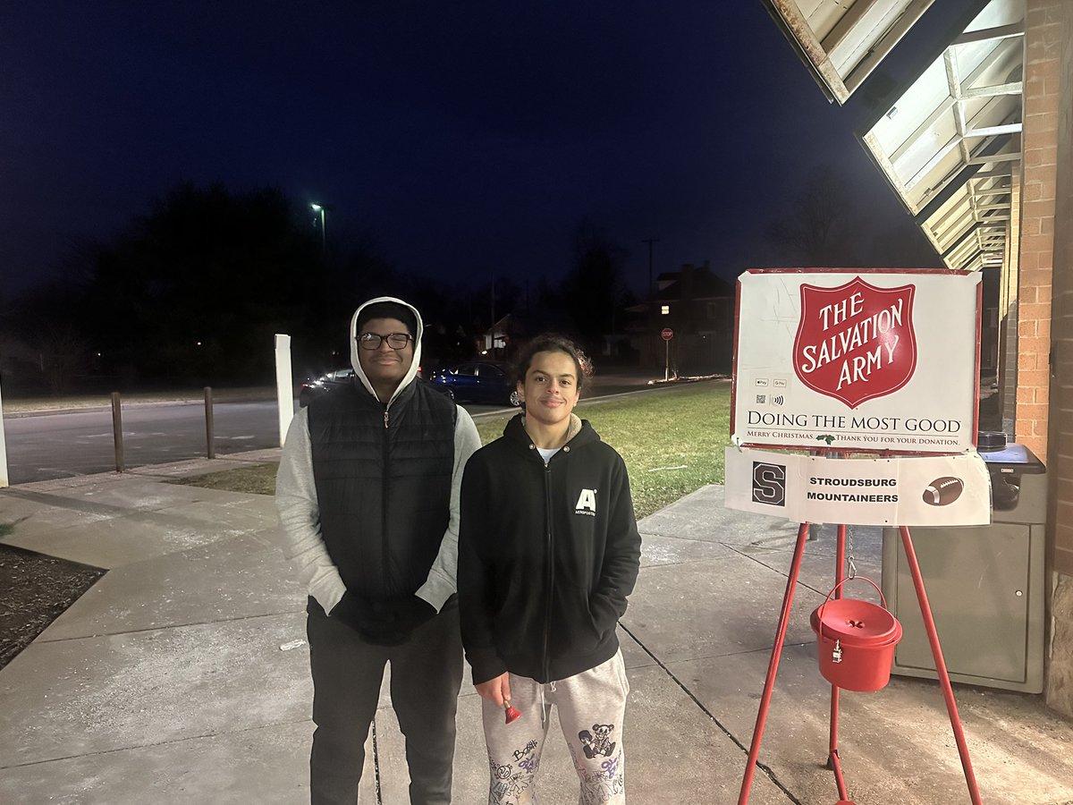 Mountaineers are volunteering their time today helping the Salvation Army!! What a GREAT DAY!!#salvationarmy #sburg_Fb