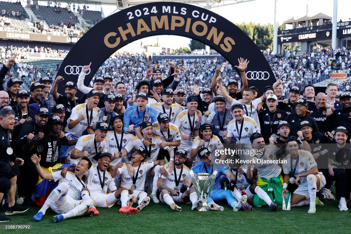 GettySport's tweet photo. The LA Galaxy win their league-leading 6th MLS Cup with a 2-1 victory over the New York Red Bulls with goals from Joseph Paintsil and Dejan Joveljic. 📷: Harry How, Kevork Djansezian https://t.co/j7kqOFJt5d