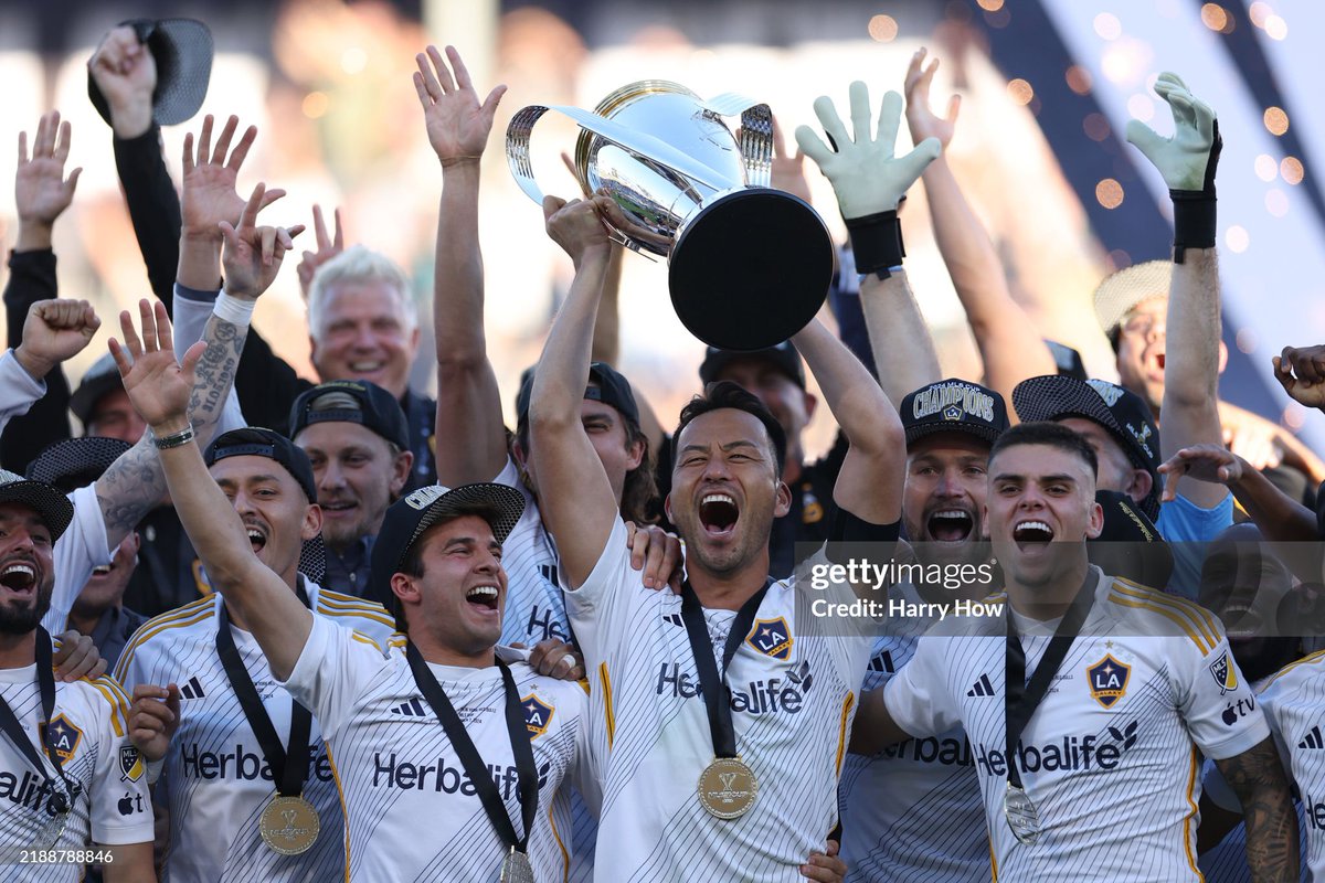 GettySport's tweet photo. The LA Galaxy win their league-leading 6th MLS Cup with a 2-1 victory over the New York Red Bulls with goals from Joseph Paintsil and Dejan Joveljic. 📷: Harry How, Kevork Djansezian https://t.co/j7kqOFJt5d