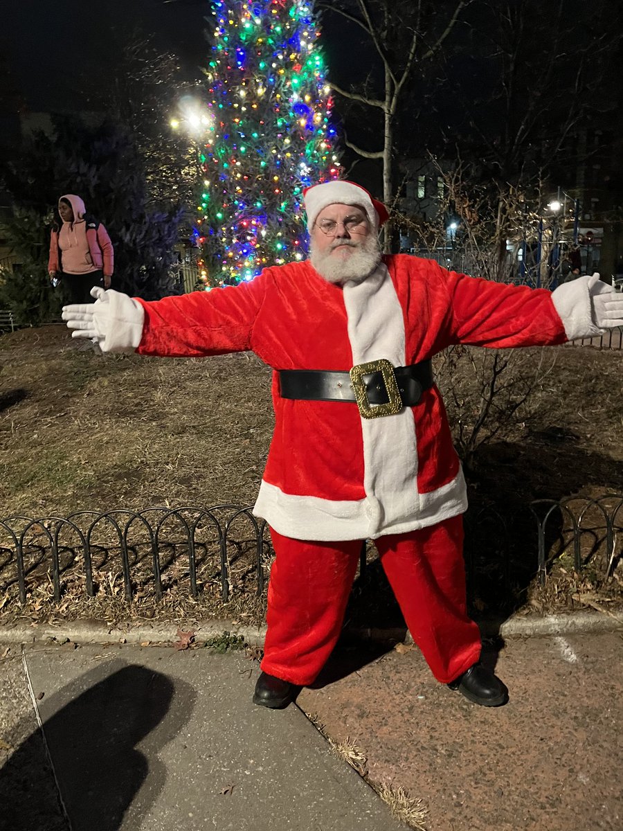 Nice to see <a href="/RitchieTorres/">Ritchie Torres</a> and @vanessagibson  at the Arthur Ave Tree lighting. 🎄 Oh and of course my 🎅 <a href="/SantaClausNYC/">Santa NYC</a>