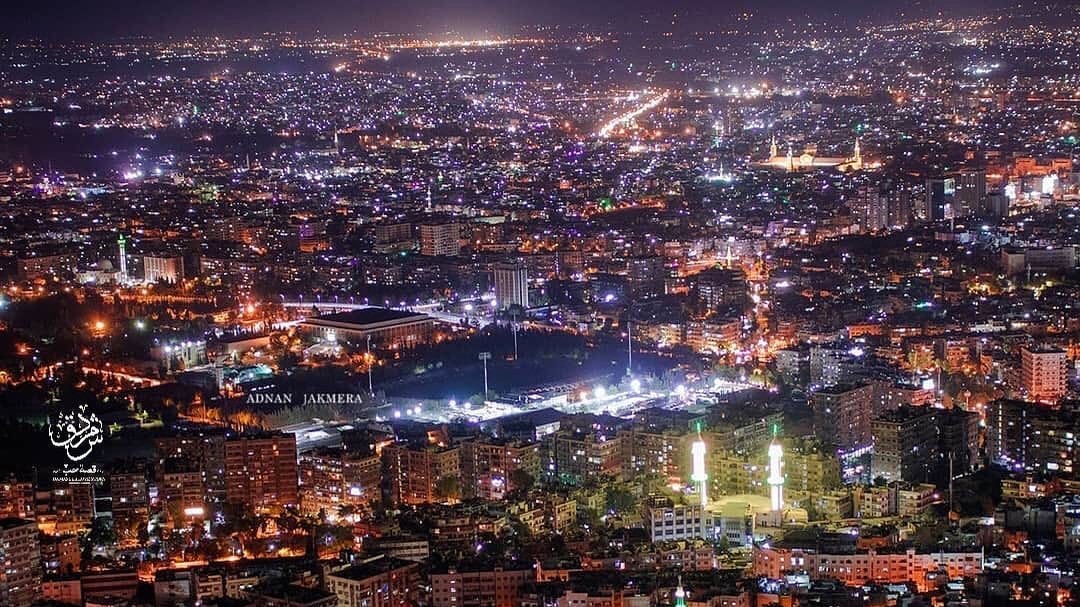 والآن دخل الأحرار إلى عاصمتنا الأبدية دمشق..
لتنظيفها من وسخ شوه وجهها الجميل ٥٤ سنة
يوم يعادل يوم فتح دمشق عام ٦٣٤