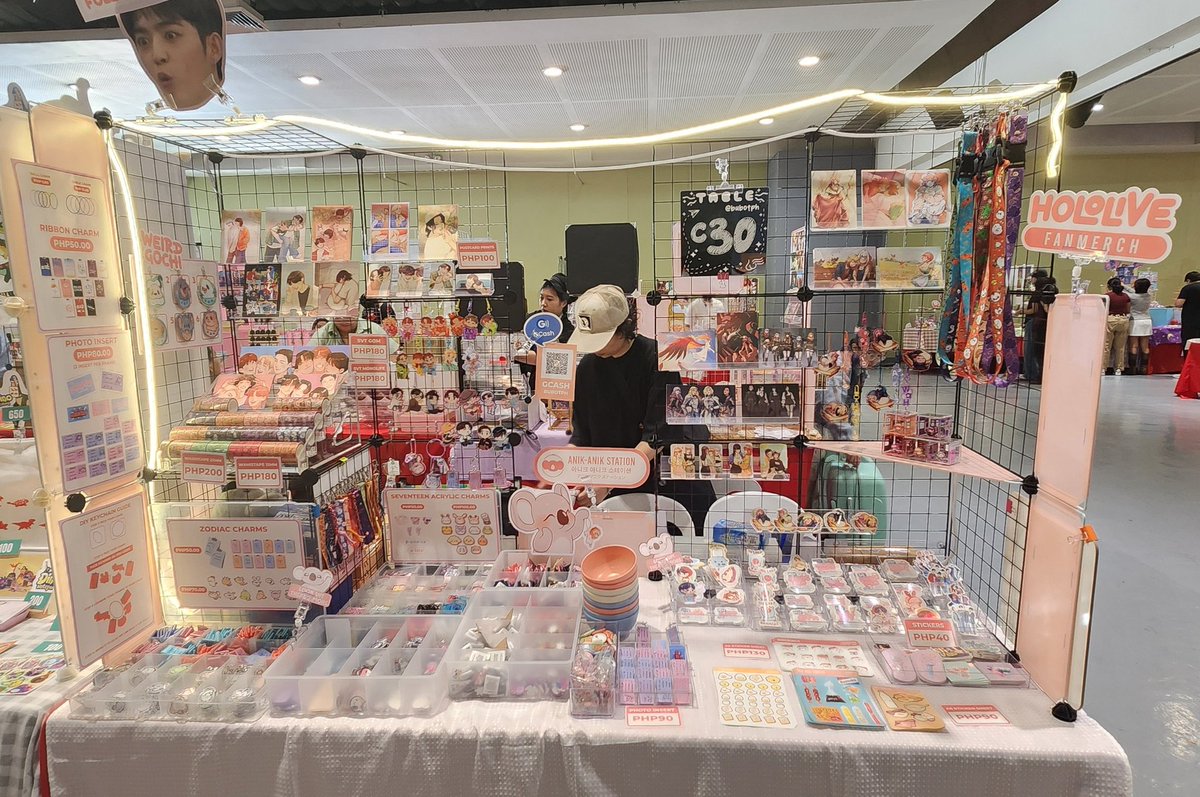 threefire_signs's tweet photo. Our biggest setup yet. 😍

Catch us at Paskomiket Day 2
Megamall: Megatradehall 2-3
✨️Table C30✨️

I only have 3 A4 size coupjeong print. Just buy 3 coupjeong postcards to get the big print 🥰 https://t.co/W2JN3RQLGG