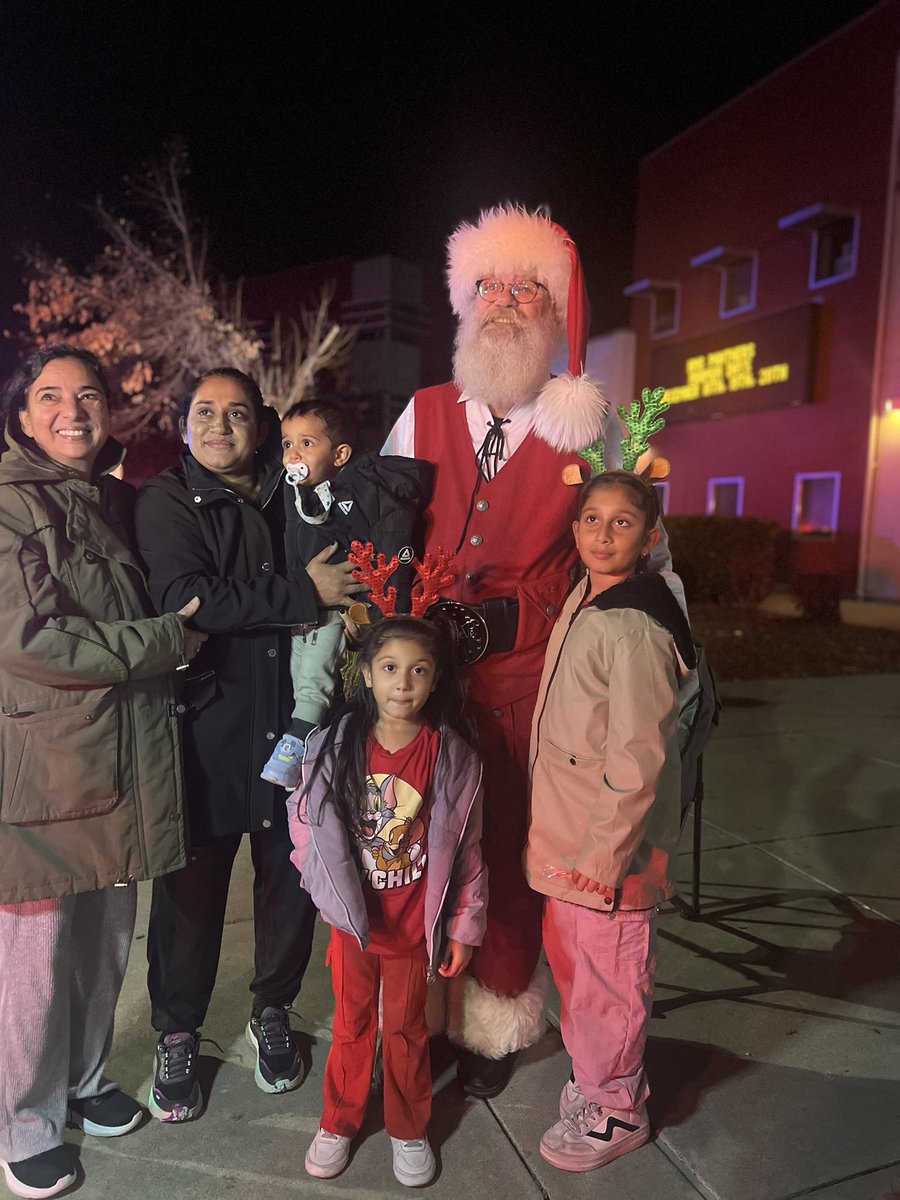 CM_LisaKaplan's tweet photo. Here at H.Allen Hight. Leaving for Wild Rose Park in 15 min. Come say hi ! SNOW much fun enjoying the holiday cheer.  Thank you for making this stop so special. @SantainD1 #Natomas #bettertogether #Holidaycheer #Firetruck @SacPolice @SacFirePIO #IHSPublicSafety #Station30 #cadets https://t.co/BAL0scCQMI