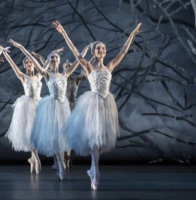 SketaOz's tweet photo. Oh… and how she shines!
#sketaoznews #btn #birminghamroyalballet #sketaoz 
https://t.co/4iQo9aPn6m https://t.co/TJhvfNDUHf