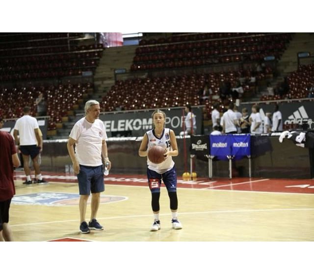 Lily Rhomberg tweet media