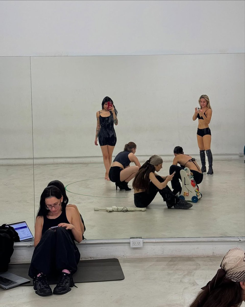 cazzusources's tweet image. Cazzu preparada para su presentación en el #BsAsTrap 🕷️