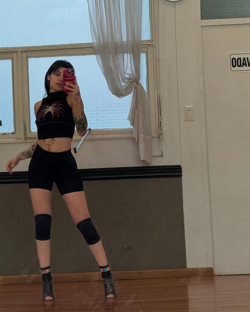 cazzusources's tweet image. Cazzu preparada para su presentación en el #BsAsTrap 🕷️