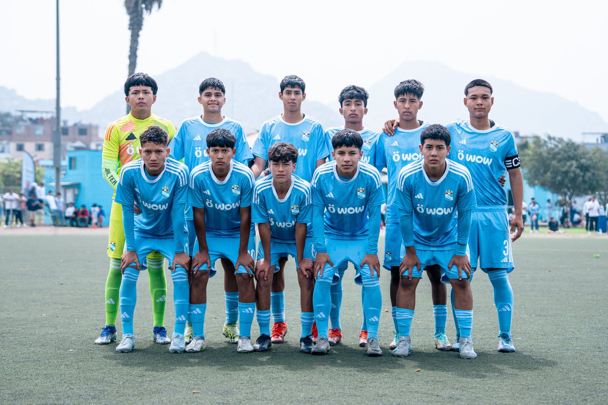 ClubSCristal's tweet photo. 📸| Algunos momentos del partido que le dio el título de la Copa Federación a nuestra sub 14, que se unió a las ya consagradas sub 17, sub 16 y sub 15. ⚽💪

¡Siempre Campeones! 🏆

#FuerzaCristal https://t.co/jaDvqvMosJ