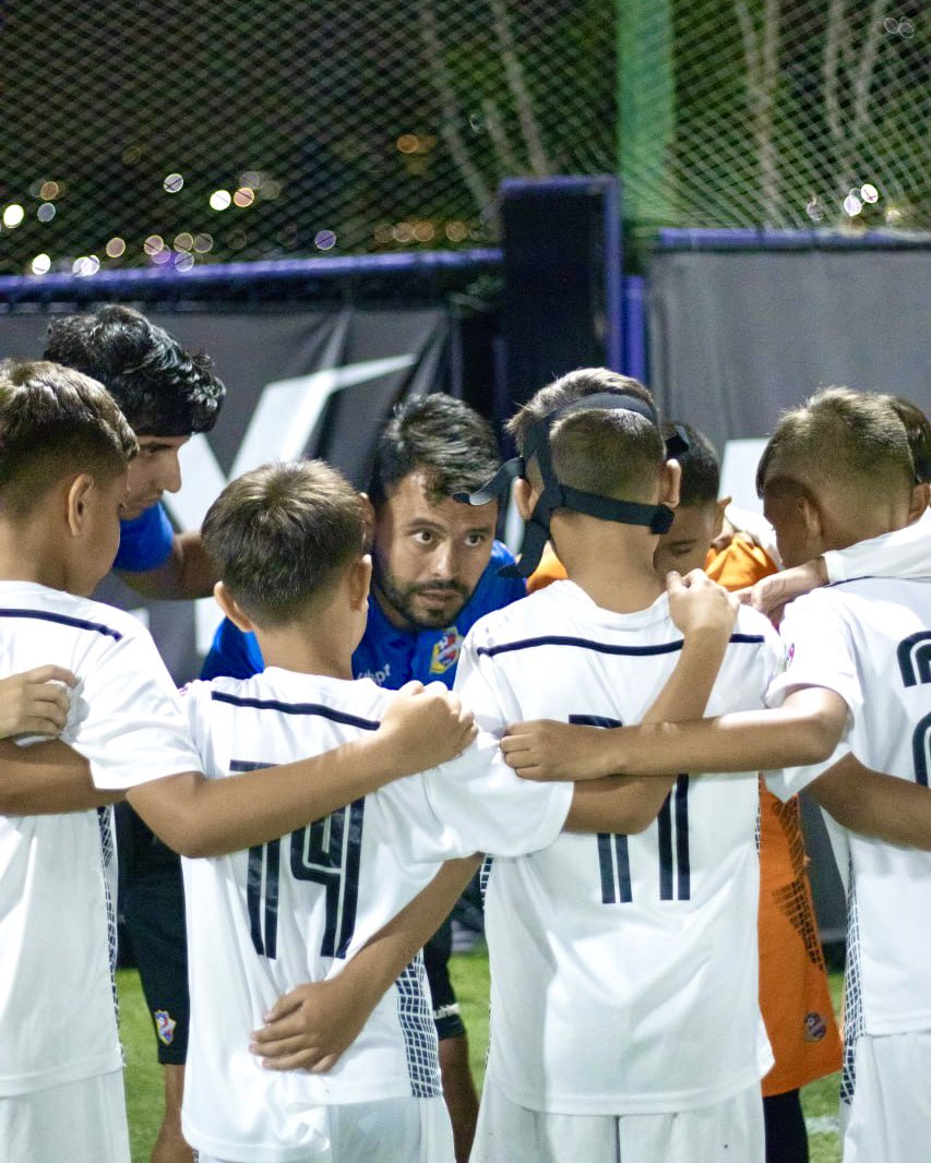 La victoria no se logra con un solo gol, sino con cada pase, cada tiro y cada esfuerzo que das en la cancha 💪🏻

Conviértete en Raza Atlética 💙❤️ 

Contáctanos al DM 📥

#EstaEsMiRaza 💙❤️
#RazaAtletica 💙❤
#TodosSomosDeRaza 💙❤
#academiadefutbol
#fuertetiuna