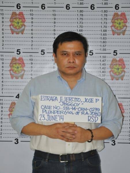mgb819's tweet photo. Para lang huwag magkalimutan na isa si sexy at ang pamilya kulimbat nya ang dahilan kaya hindi umasenso ang buhay ng mga Pilipino.🤬 https://t.co/TMZtN62x9X