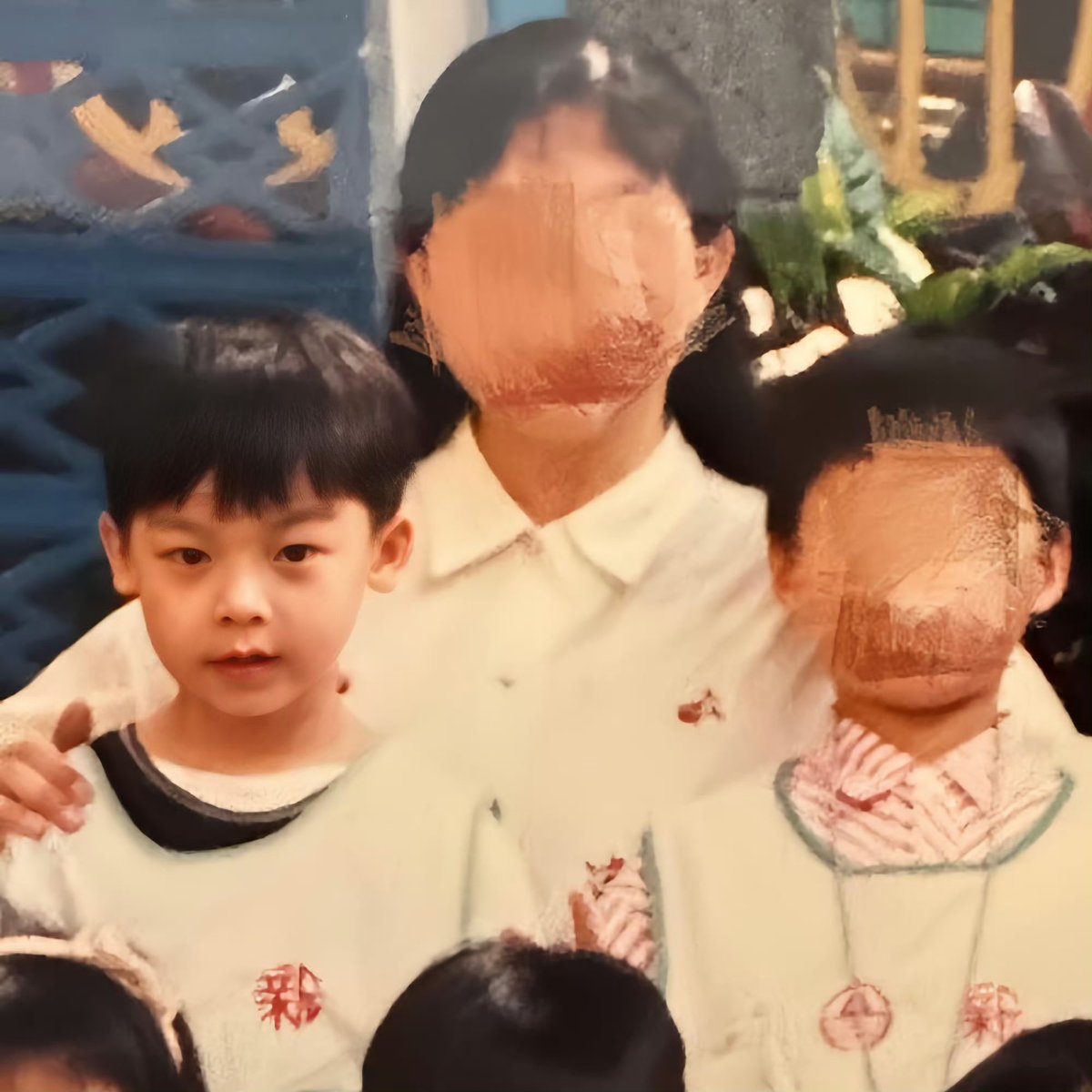 humminggh's tweet photo. 허광한 어린시절 사진 추가 ㅋㅋㅋㅋㅋ
어릴때 잘 울고 산타 없다해서 충격 받았대
미치겠닼ㅋㅋㅋㅋㅋㅋㅋㅋ https://t.co/7AVsSpzH3b