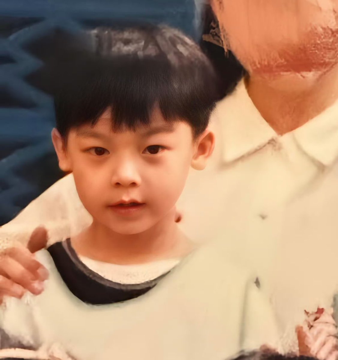 허광한 어린시절 사진 추가 ㅋㅋㅋㅋㅋ
어릴때 잘 울고 산타 없다해서 충격 받았대
미치겠닼ㅋㅋㅋㅋㅋㅋㅋㅋ
