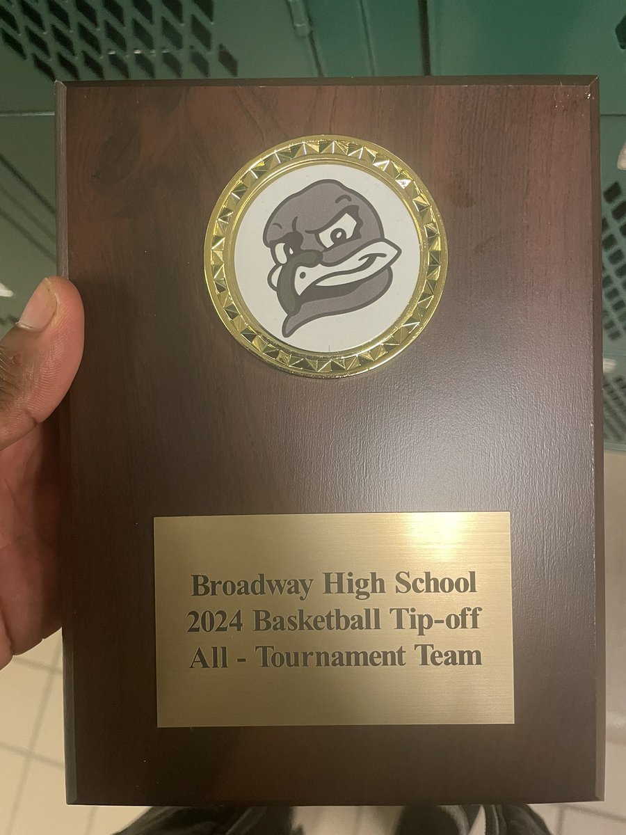 #GodsPlan #4GodsGlory Came up short, went 1-1 this weekend. Blessed to have won All - Tournament Team!! Multi sport athlete 🏀🏈!!
⭐️2024 All- Jefferson district Offensive Player of the year !!