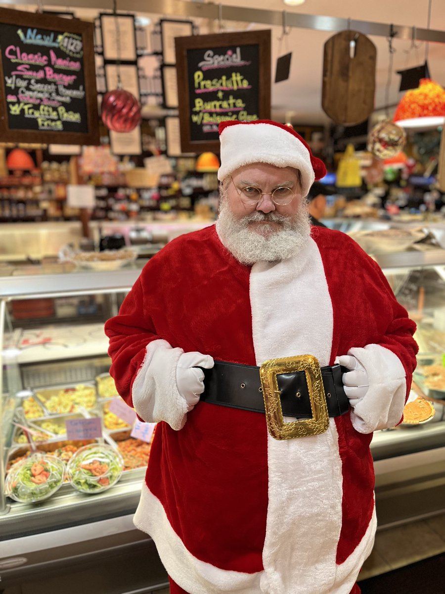 Had to stop in get some delicious eggplant Parmesan from Tinos on Arthur Ave.🎅🎄